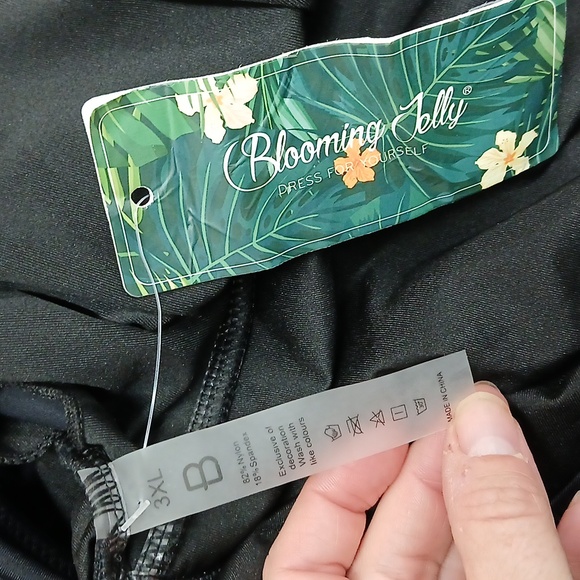 NWT Blooming Jelly Black swimsuit Size 3xl - Picture 9 of 9